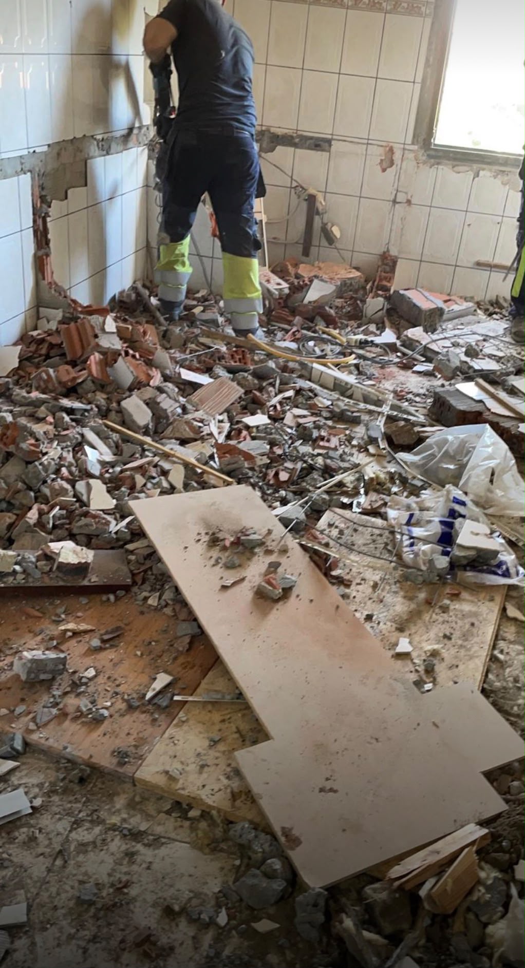 Afbraakwerken in badkamer
